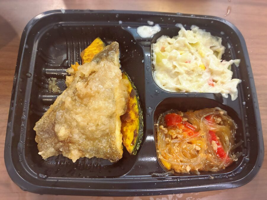 ワタミの宅食ダイレクトのカレイの唐揚げの画像。